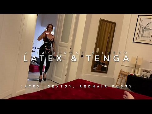 ❤️ Ngoanana e monyane ea nang le hlooho e khubelu ea apereng seaparo sa latex se kentsoeng ke ntate oa bobeli litšoantšong tsa bootsoa st.myteporn.ru ❌️